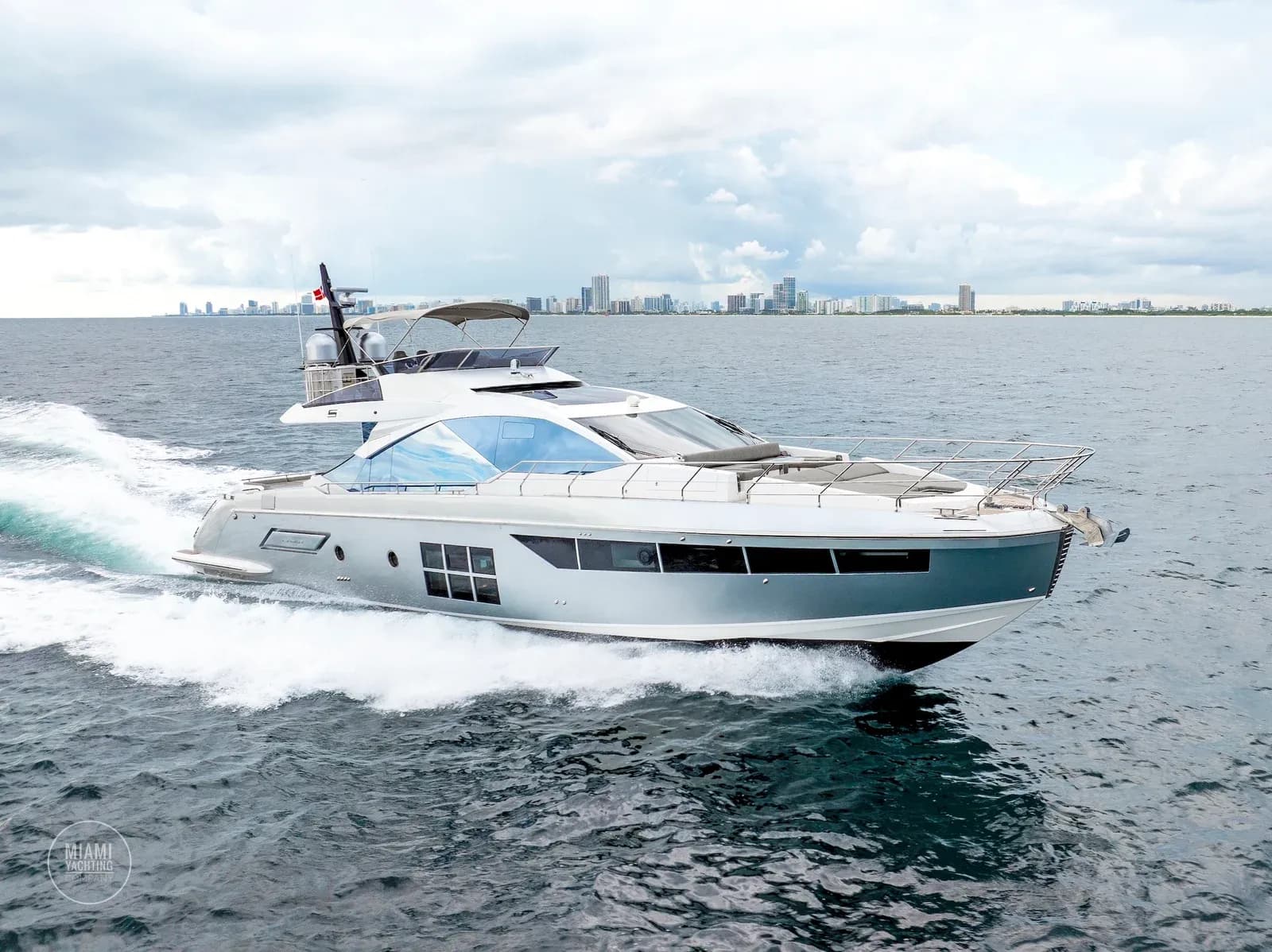 Luxury yacht charter cruising Biscayne Bay, Miami