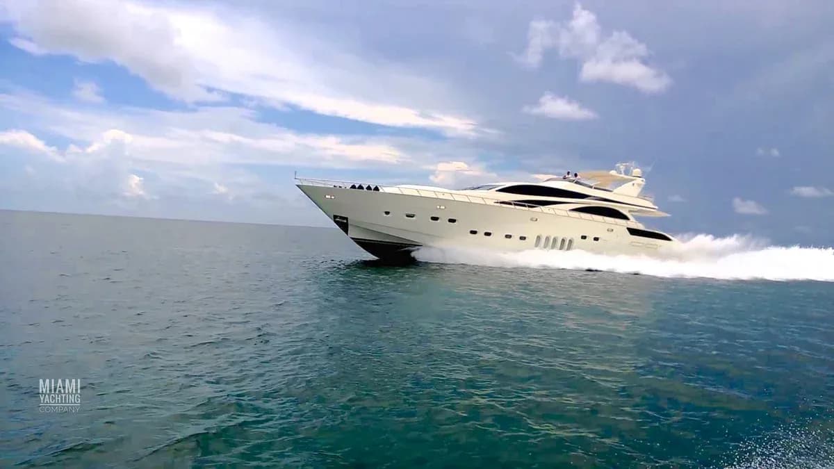 Private yacht charter cruising the Fort Lauderdale Intracoastal Waterway